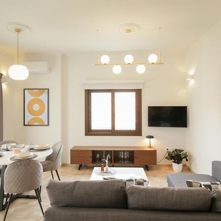 Onos - 2 Bedroom 2 Bathroom Penthouse With Terrace In Old Town Kalamata Exterior foto