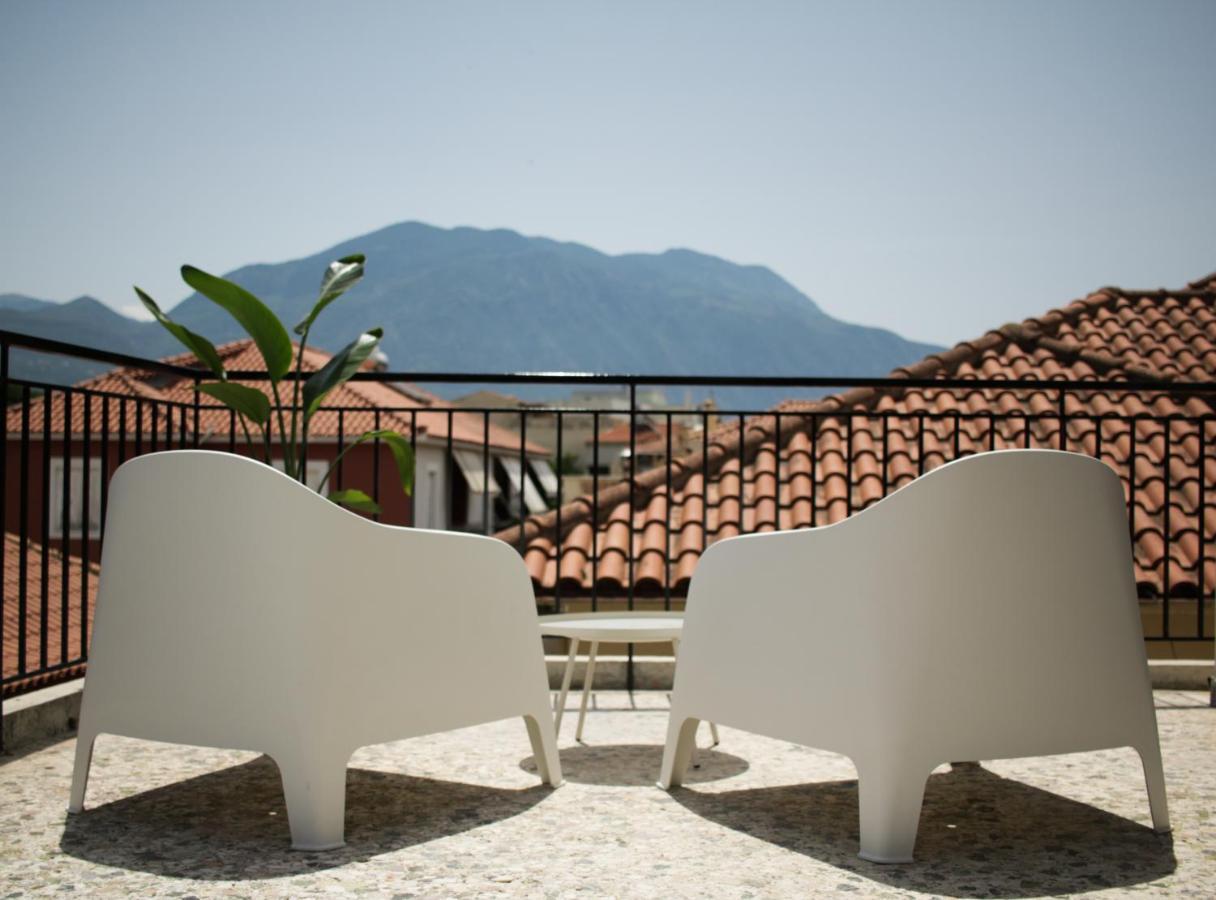 Onos - 2 Bedroom 2 Bathroom Penthouse With Terrace In Old Town Kalamata Exterior foto