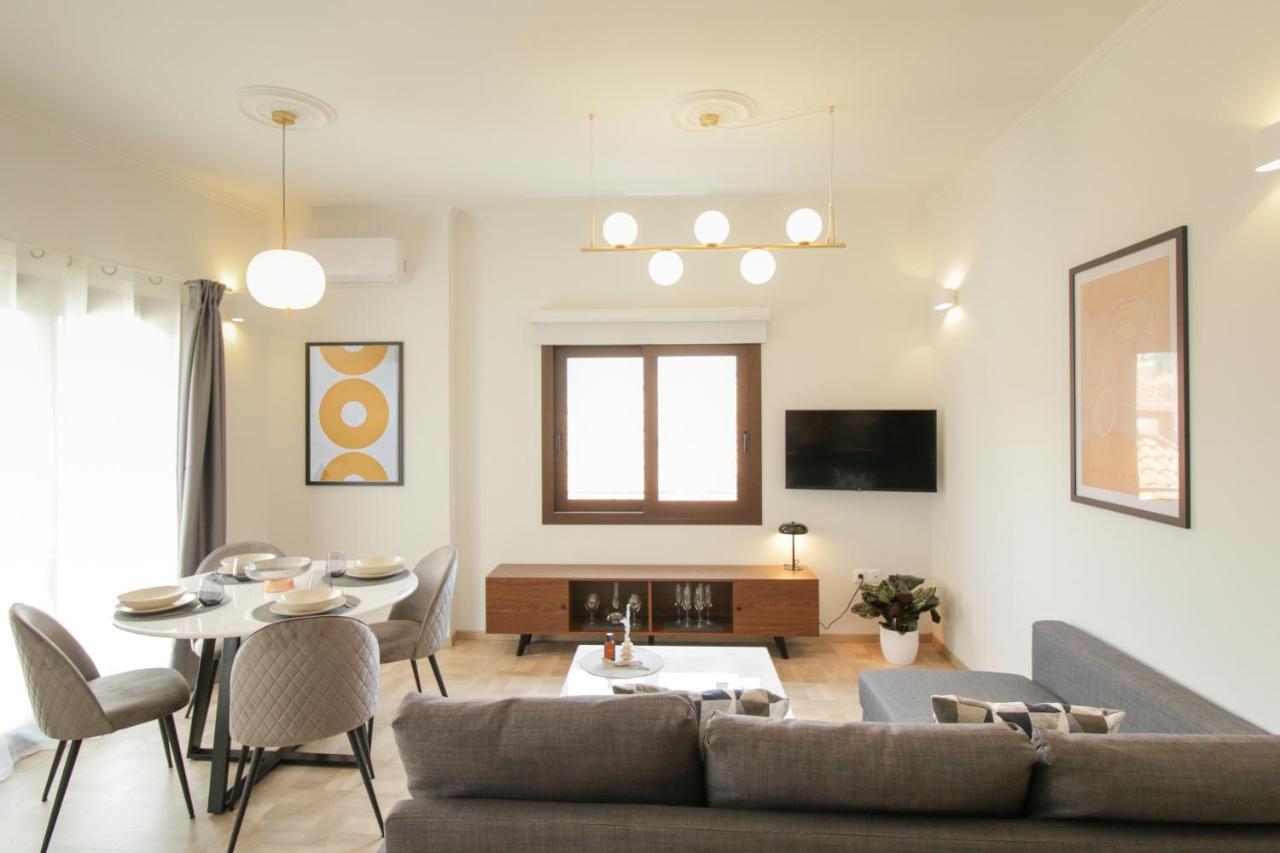 Onos - 2 Bedroom 2 Bathroom Penthouse With Terrace In Old Town Kalamata Exterior foto