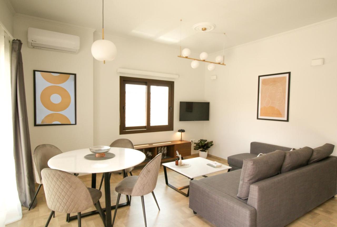 Onos - 2 Bedroom 2 Bathroom Penthouse With Terrace In Old Town Kalamata Exterior foto
