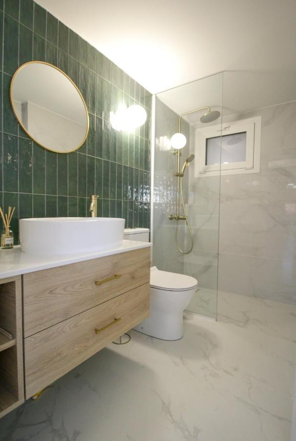 Onos - 2 Bedroom 2 Bathroom Penthouse With Terrace In Old Town Kalamata Exterior foto