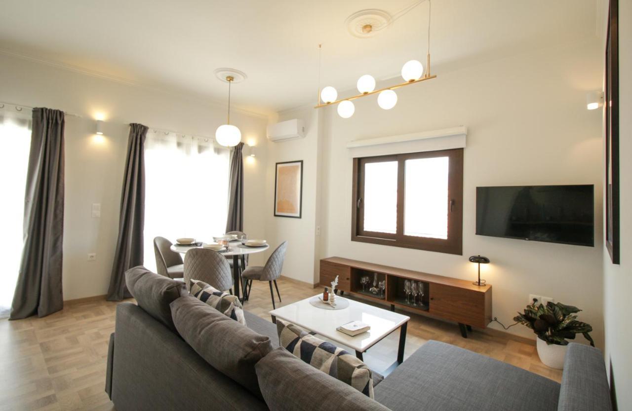Onos - 2 Bedroom 2 Bathroom Penthouse With Terrace In Old Town Kalamata Exterior foto